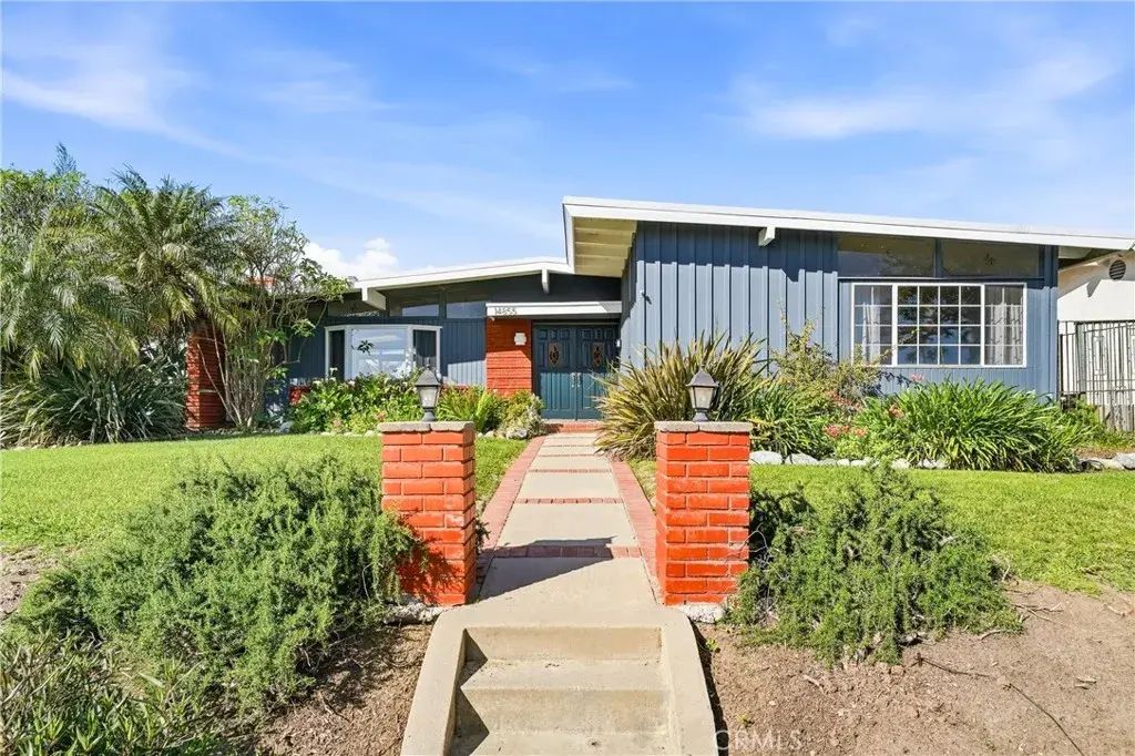 14855 Valeda, La Mirada