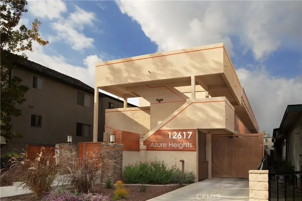 12617 Eucalyptus Avenue, Hawthorne