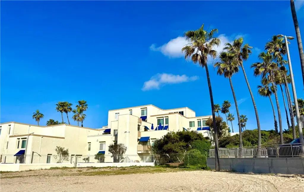 711 Pacific Coast Highway 324, Huntington Beach