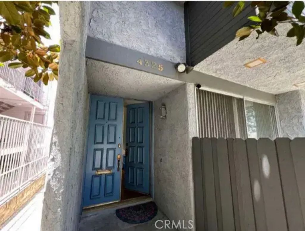 4325 Whitsett, Studio City