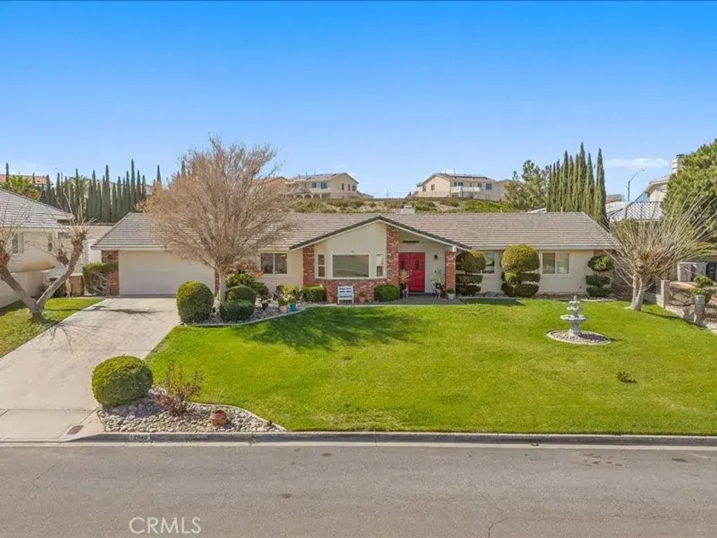 12848 Autumn Leaves, Victorville
