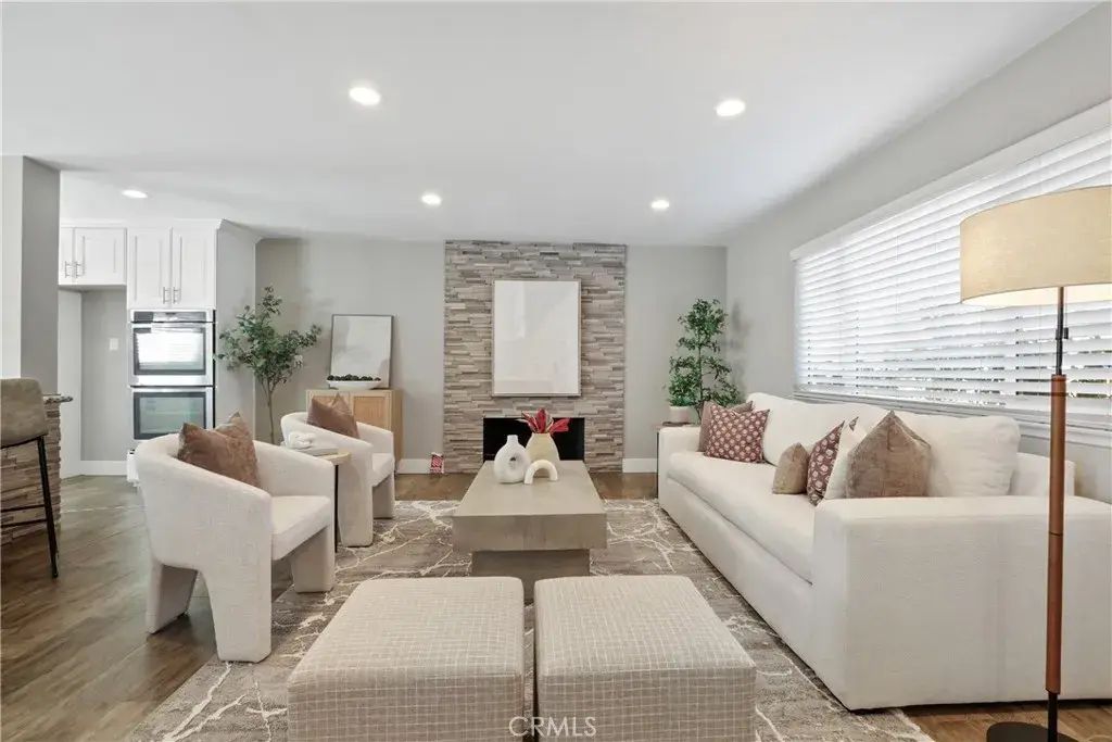 340 E Riverdale, Orange