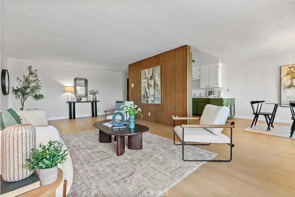 320 E Stocker St #208, Glendale