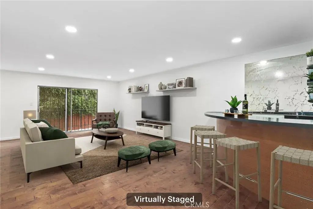 1045 N Kings Road 105, West Hollywood