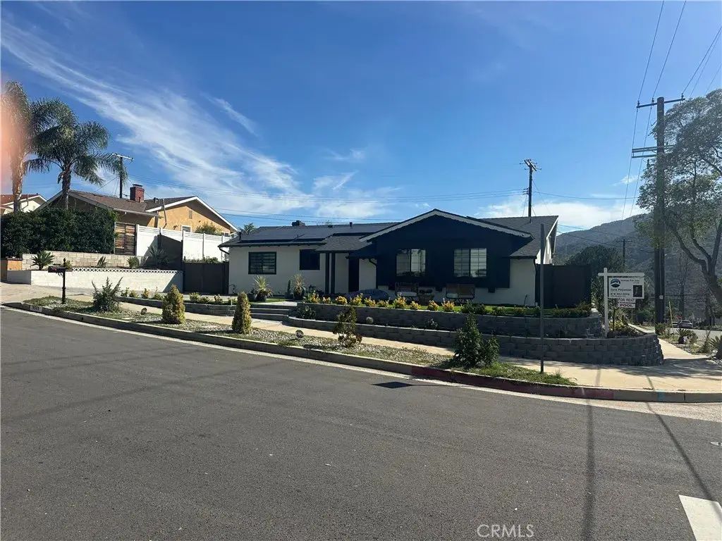 9500 Mina Rica, Tujunga