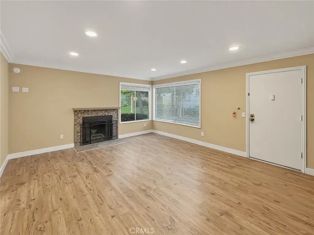 18408 Hatteras 19, Tarzana