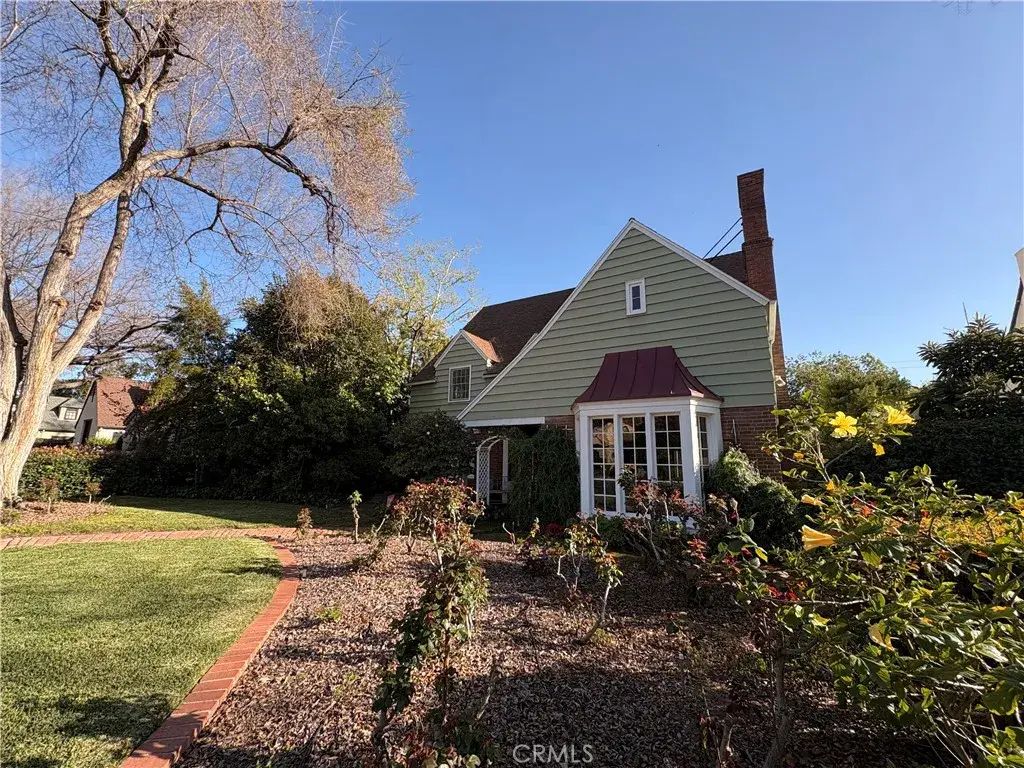 440 W 11th, Claremont
