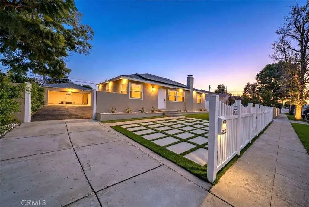 6820 Jellico Avenue, Lake Balboa