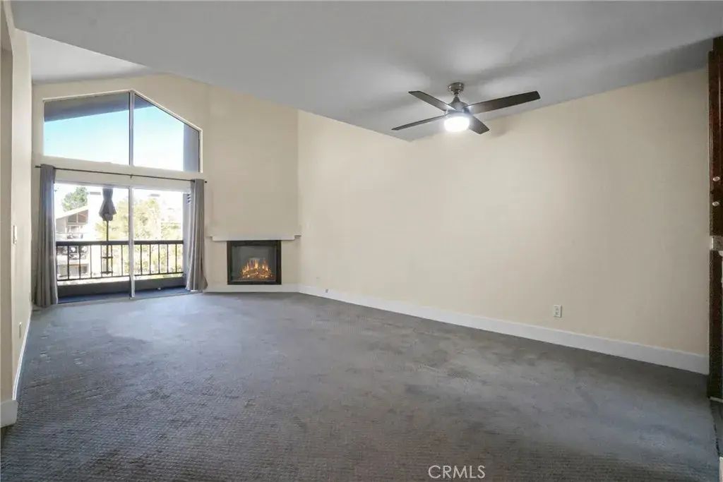 21500 Burbank 310, Woodland Hills