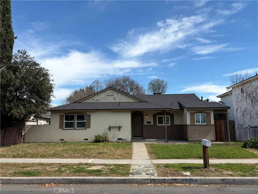 7946 Sunnybrae, Winnetka