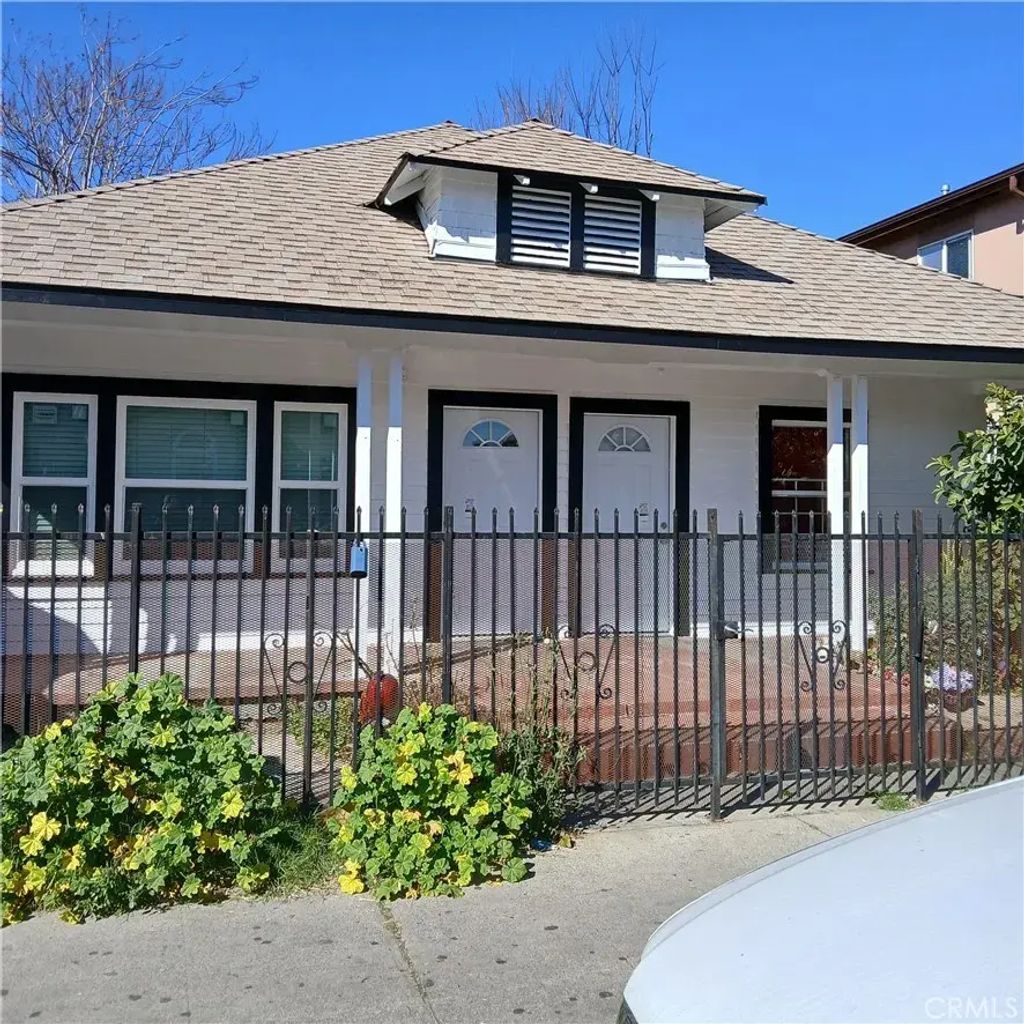 133-- 135 E 54th Street, Los Angeles