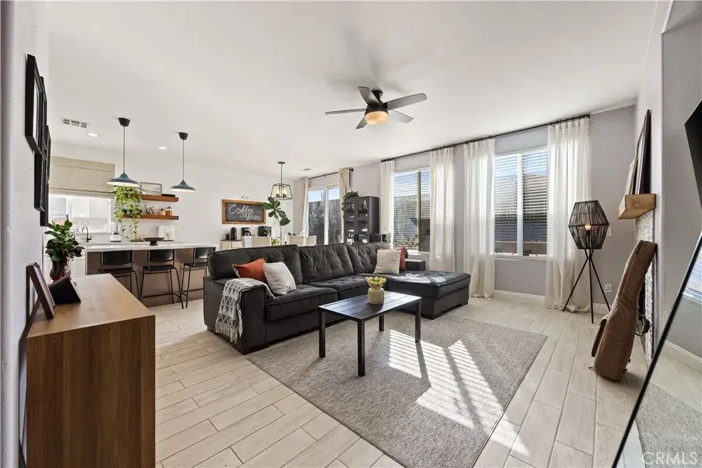 15592 Red Oak, Victorville