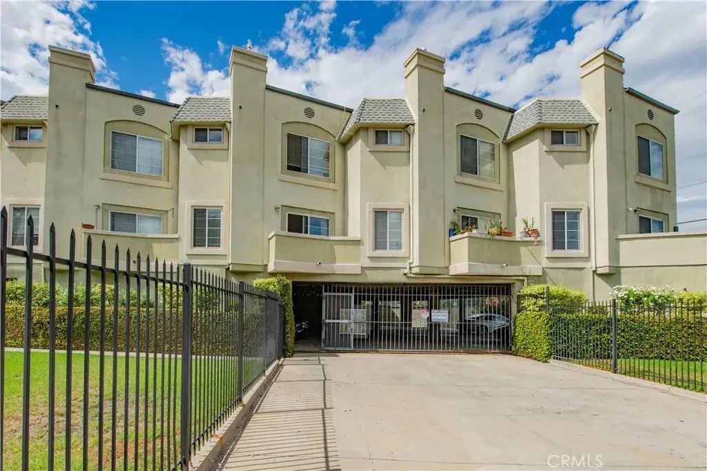 22809 Del Valle 8, Woodland Hills