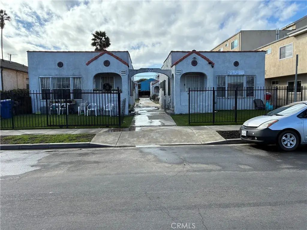 6333 8th Ave, Los Angeles
