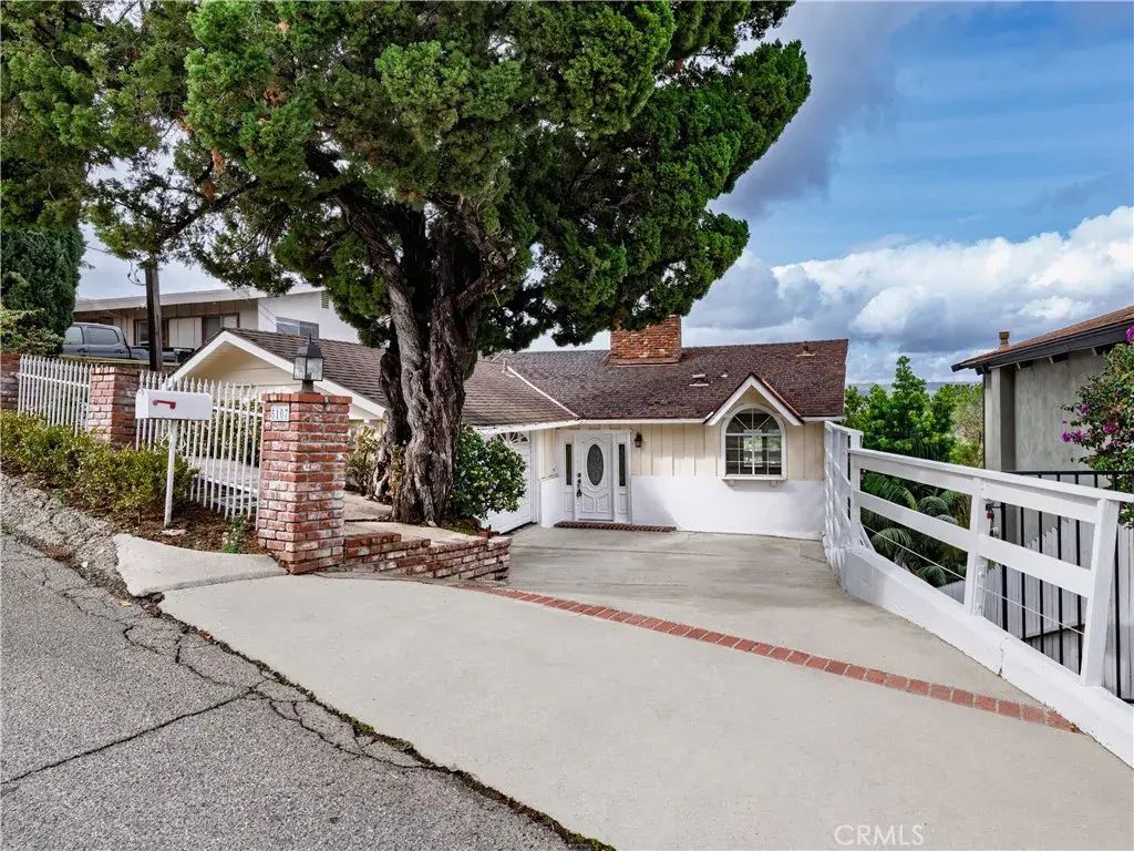 5107 Cerrillos, Woodland Hills