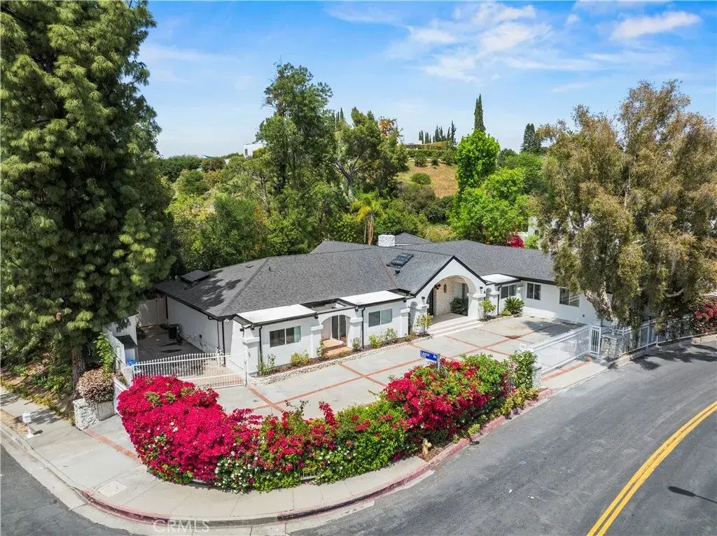 4250 Louise, Encino