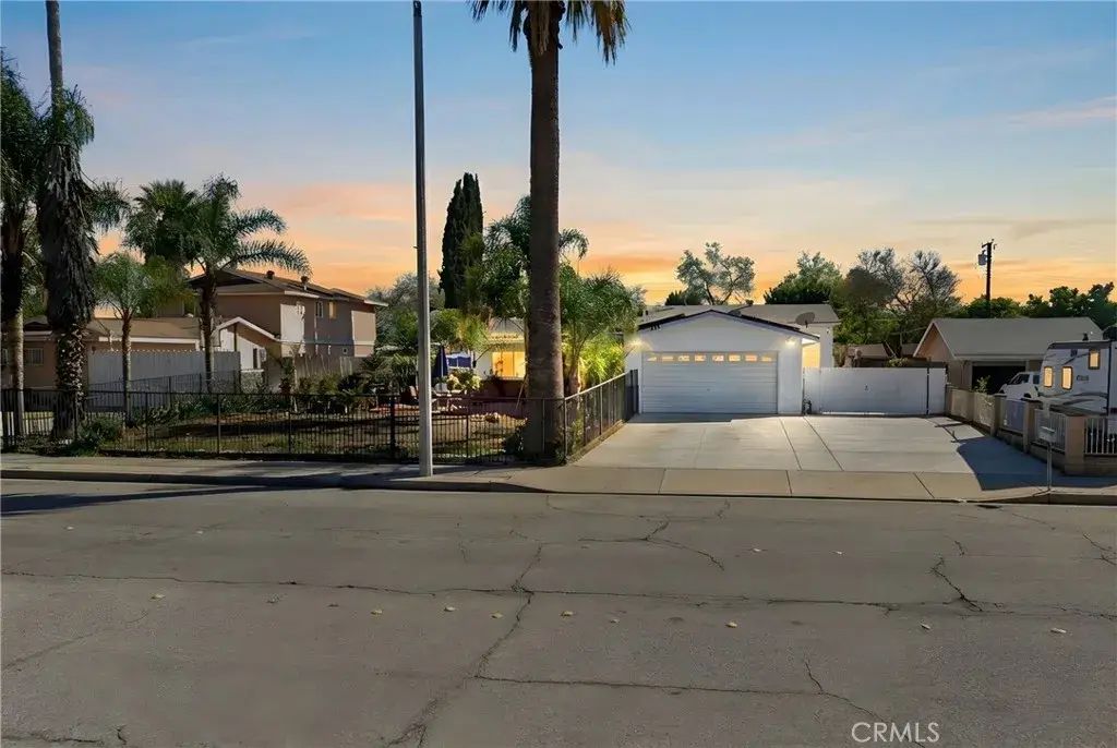 484 Philadelphia, Pomona