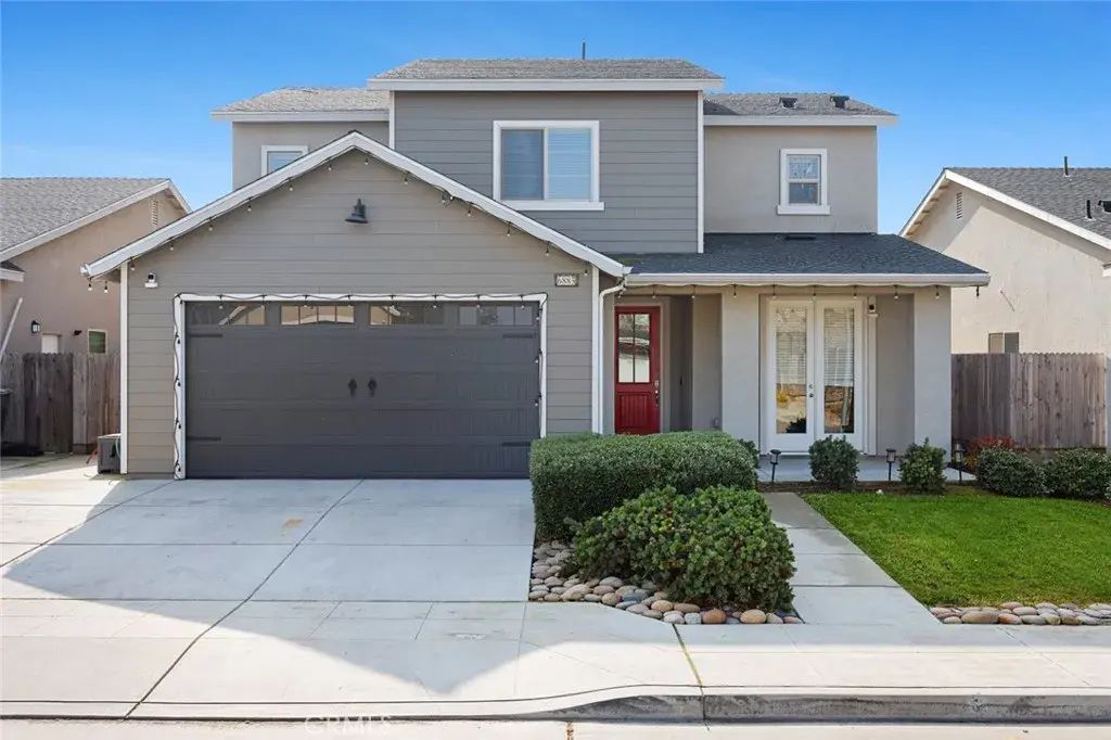 6883 E Robinson, Fresno