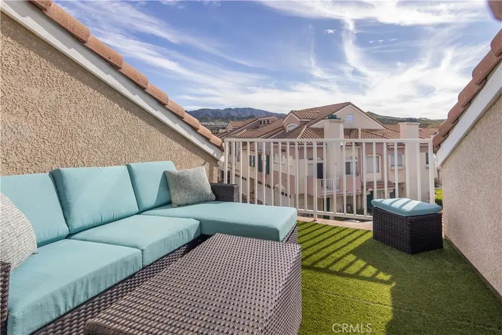 27006 Karns Court 61305, Canyon Country