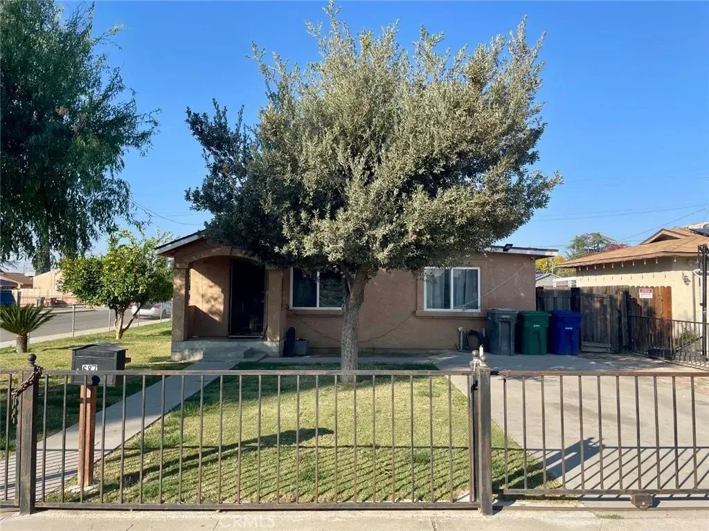 687 S 8th, Kerman