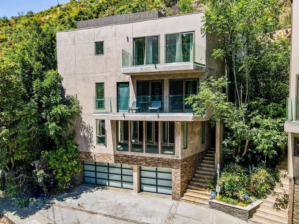 1516 N Beverly Glen, Los Angeles