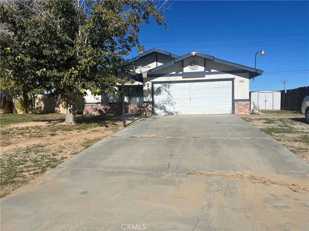 8873 Holly, California City