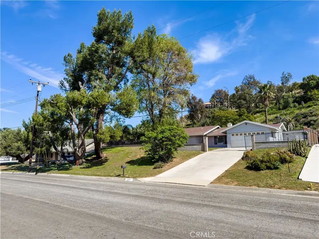 7774 Lakeside Dr, Jurupa Valley