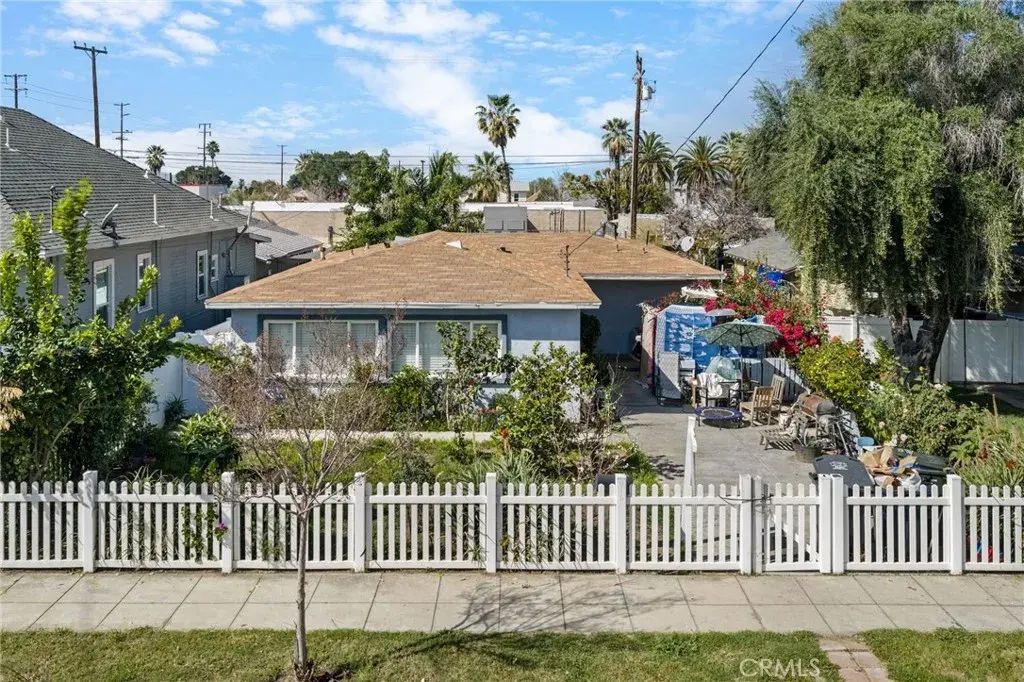 915 Alta, Redlands