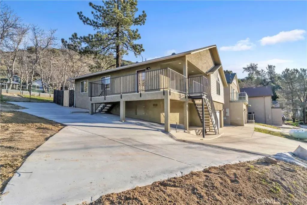 17819 Elizabeth Lake, Lake Hughes
