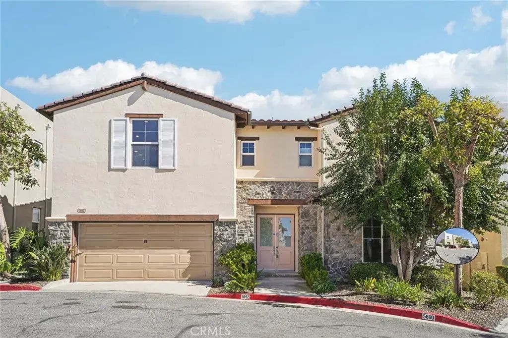 5692 Como, Woodland Hills