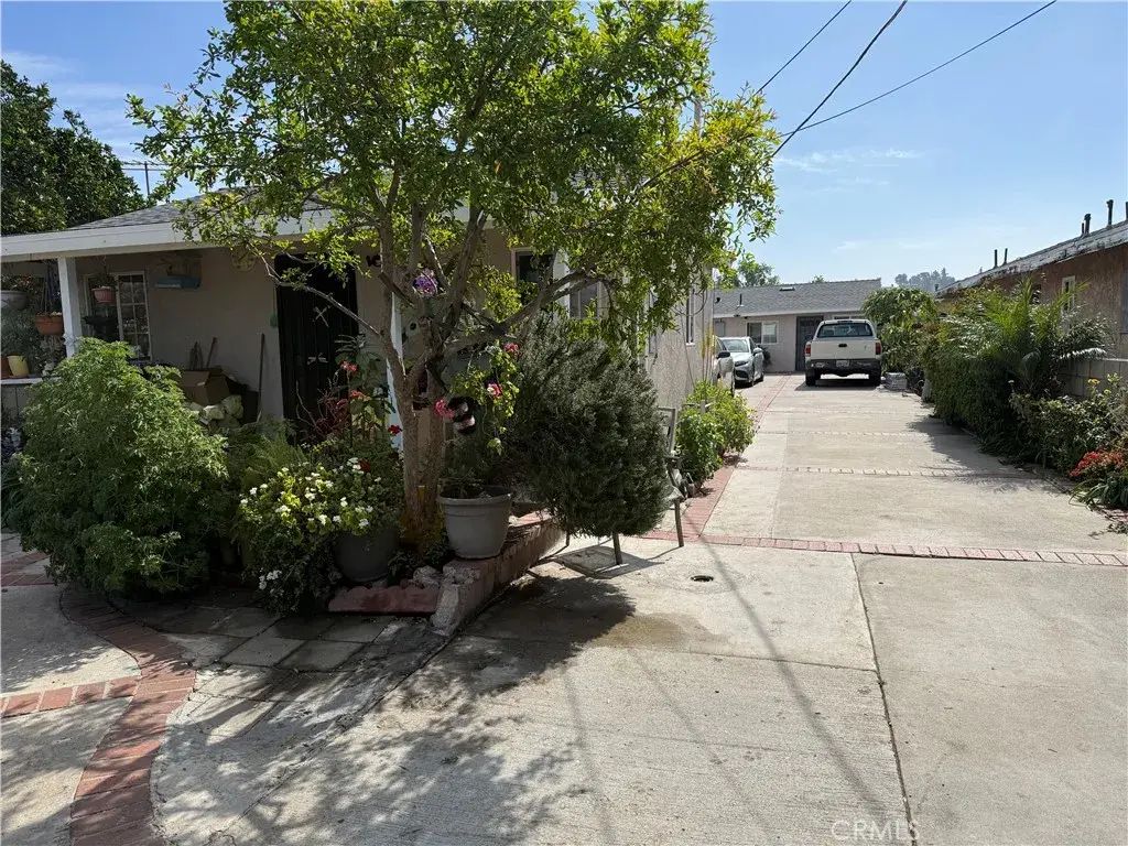 12872 Van Nuys Boulevard, Pacoima
