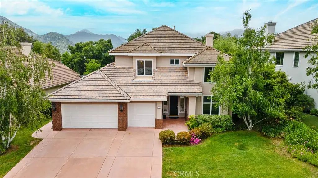 562 Ravensbury, Lake Sherwood