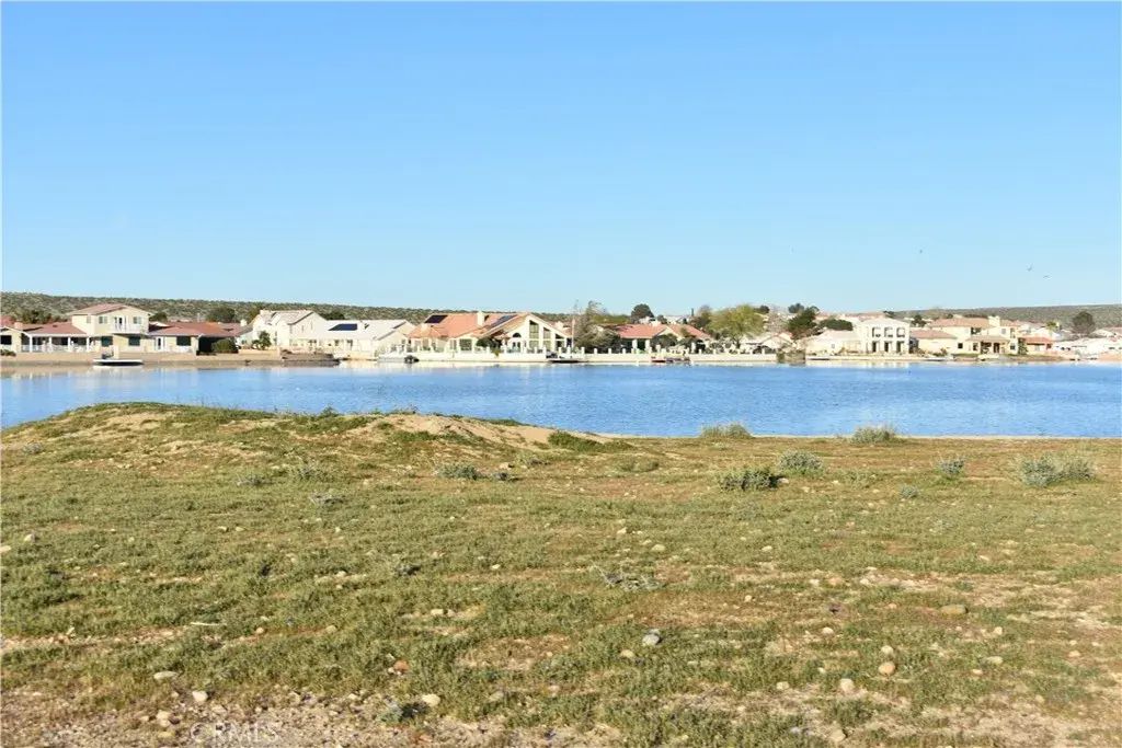 26456 Blue Water, Helendale