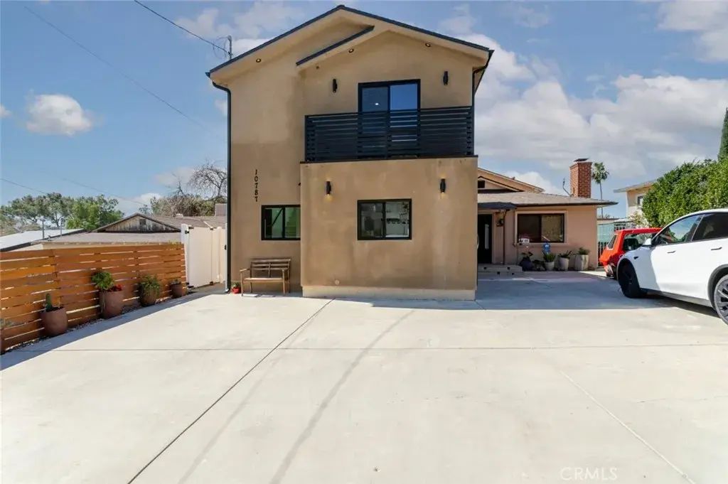 10787 Las Lunitas Avenue, Tujunga
