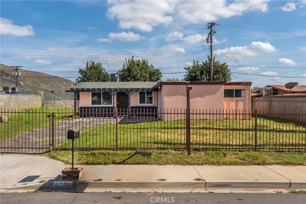 3250 Apple Avenue, Jurupa Valley