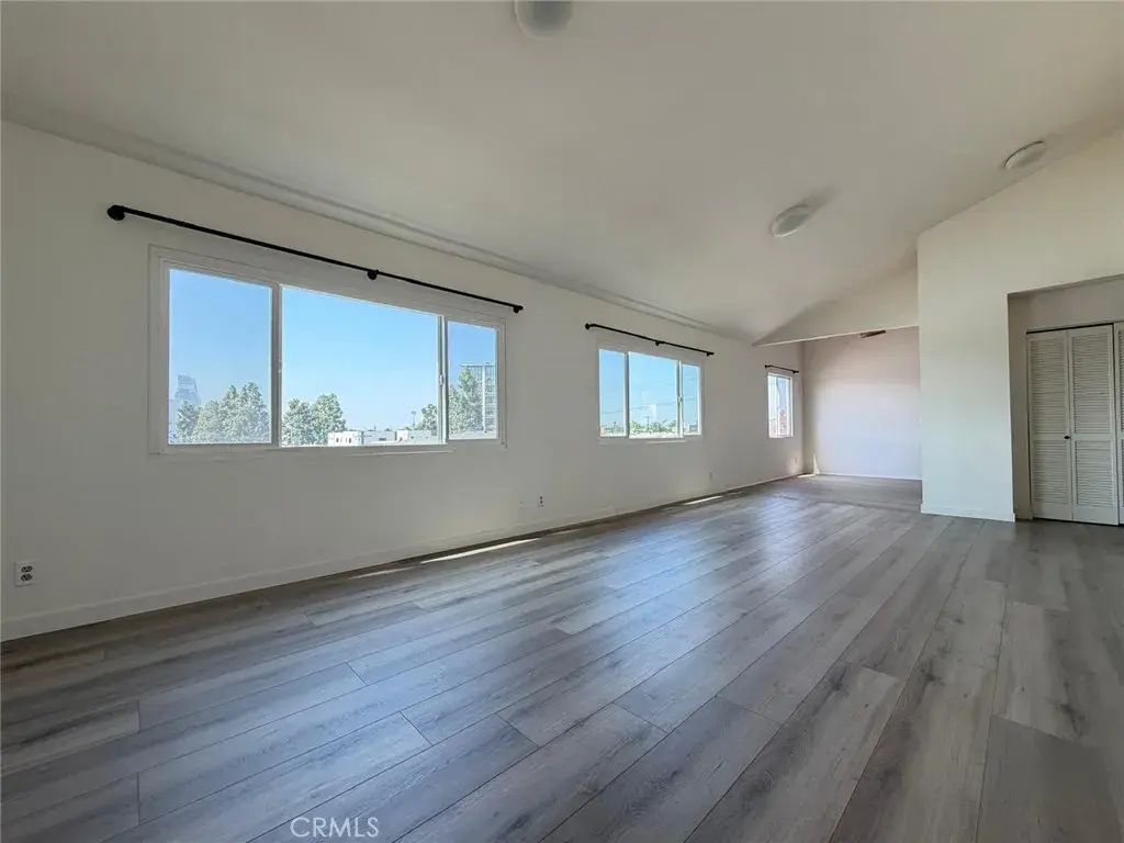 911 N Beaudry Avenue E, Los Angeles