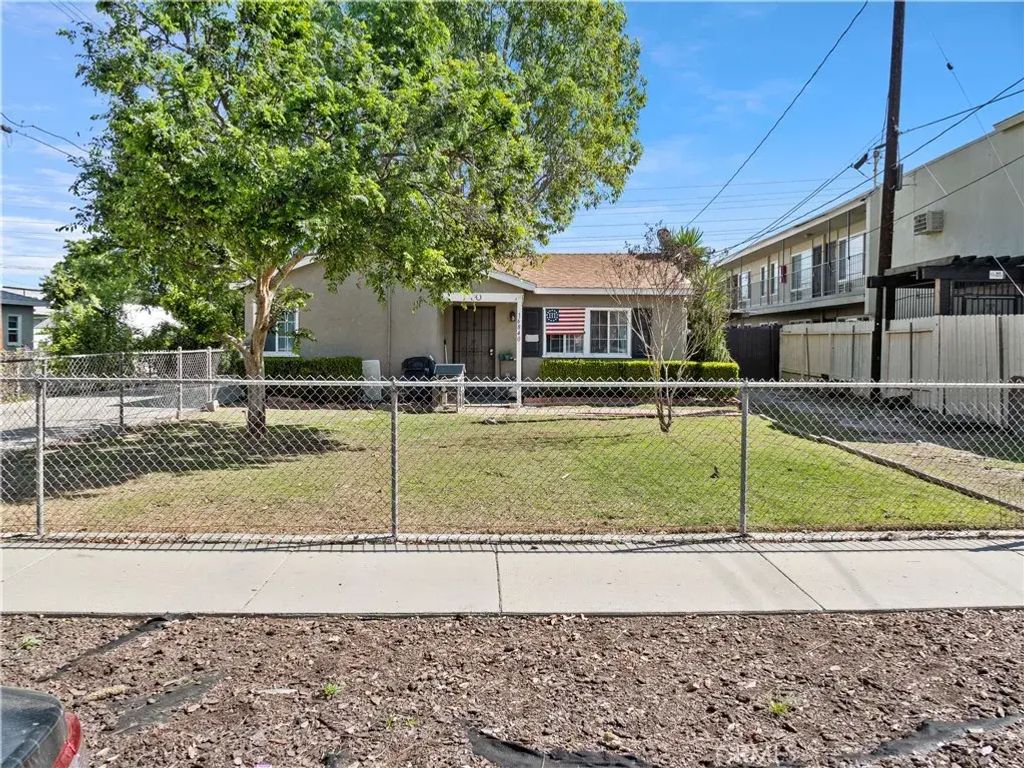 16840 Passage, Paramount