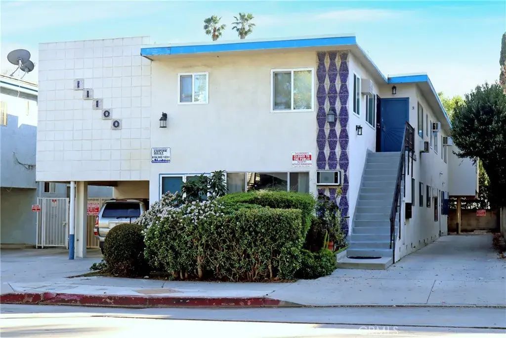 11100 Camarillo Street, West Toluca Lake