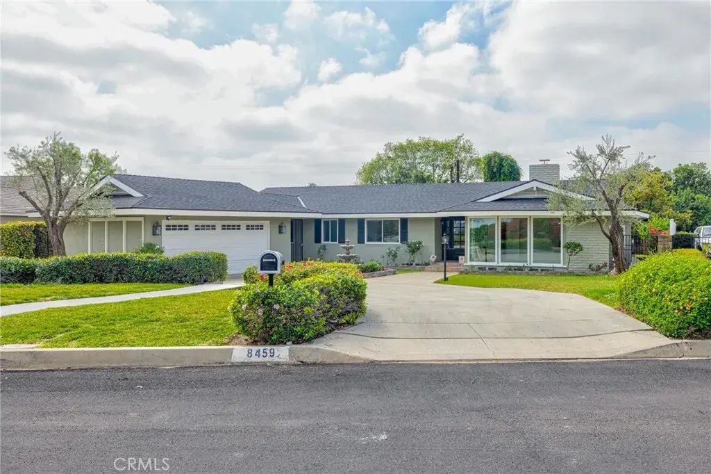8459 La Vela, Whittier