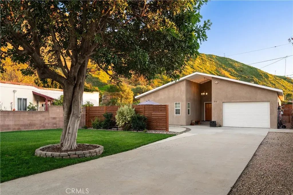 212 E Barnett Street, Ventura