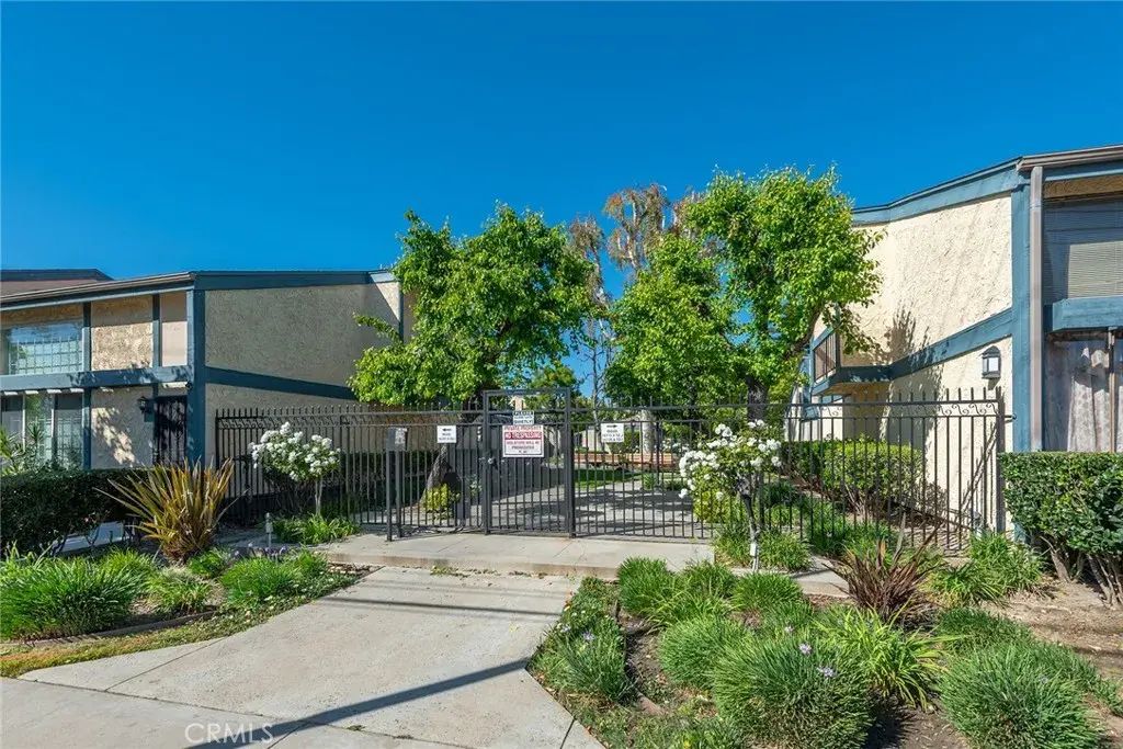 16715 Vanowen, Van Nuys