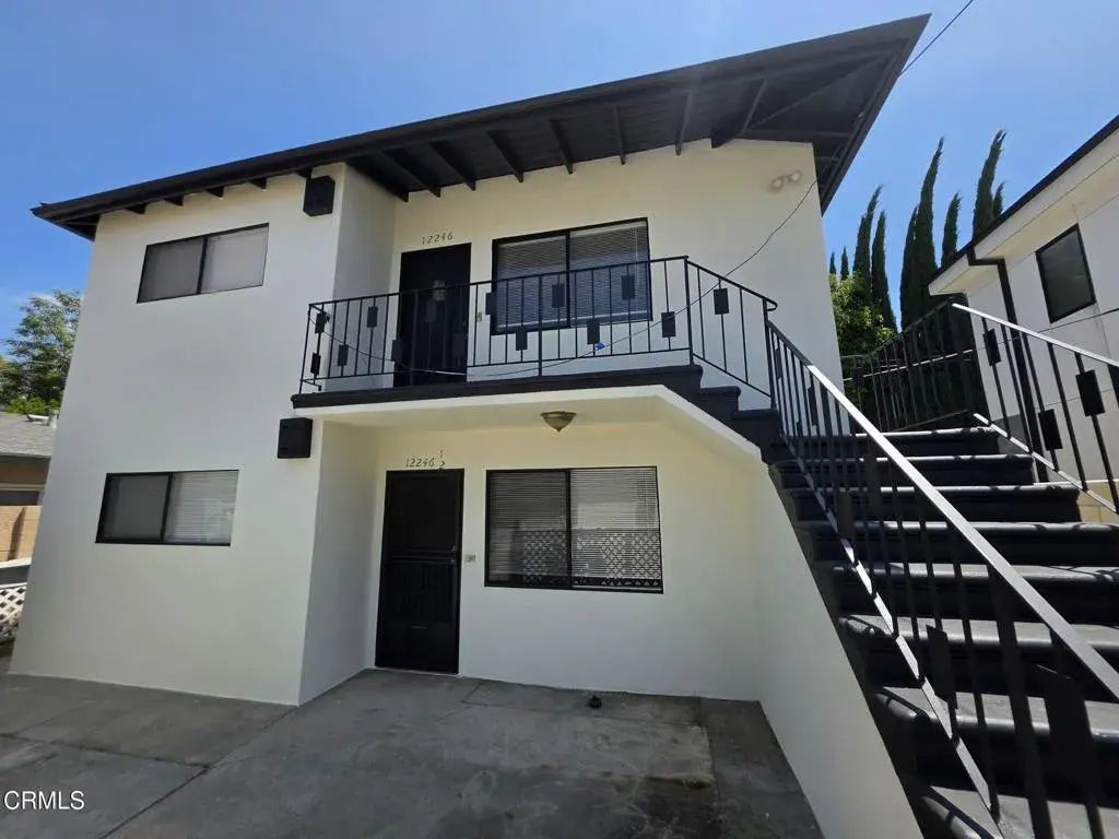12246 Oxnard Street 1st Fl, Los Angeles