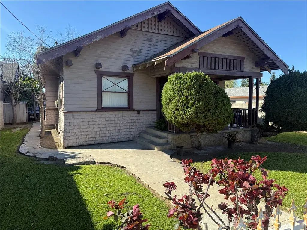 610 W Center, Pomona