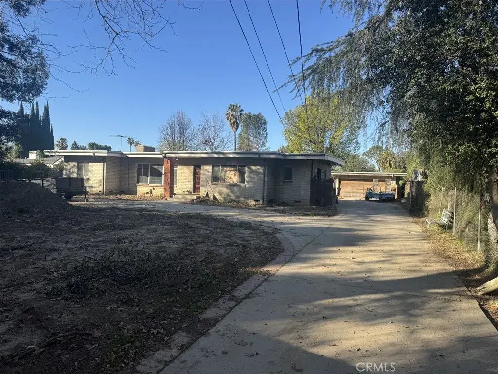 17545 Community Street, Northridge