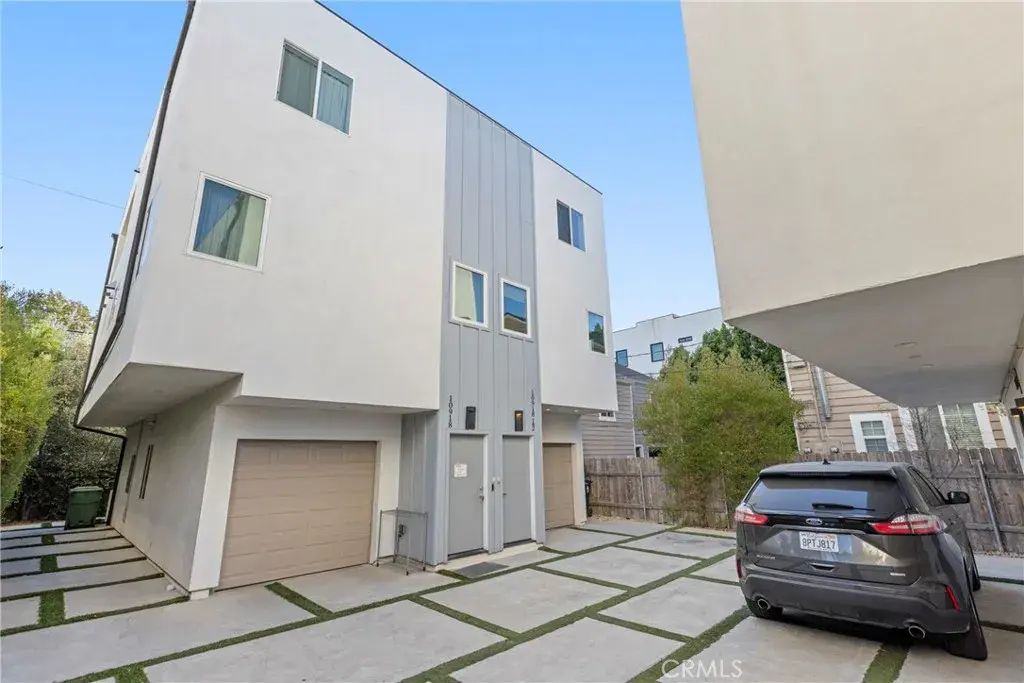 10918 Hesby Street, North Hollywood