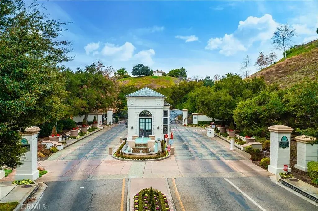 25500 Prado De Las Bellotas, Calabasas