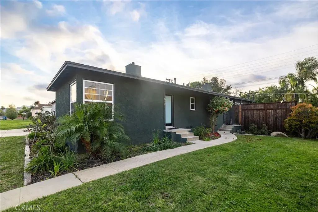 8421 Kittyhawk, Los Angeles