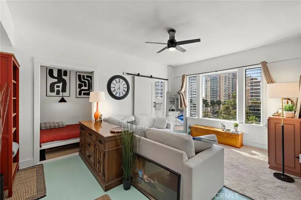 10 Atlantic 704, Long Beach