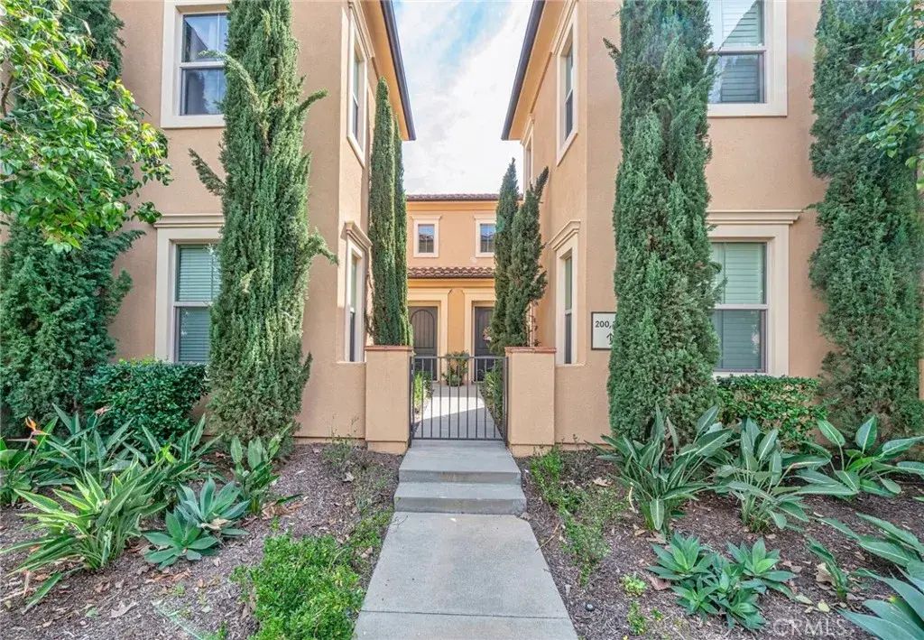 202 Bishop Landing, Irvine