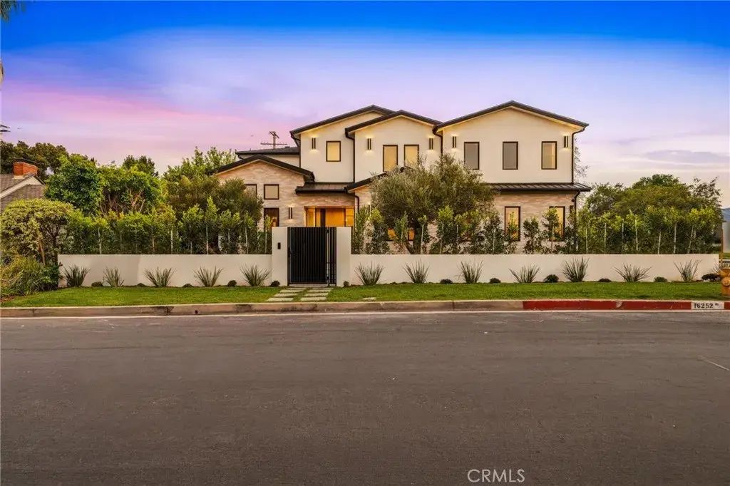 16252 Addison Street, Encino